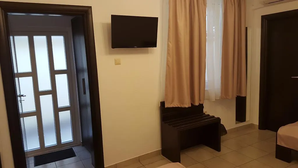 בוקרשט Vis A Vis Studio בית הארחה